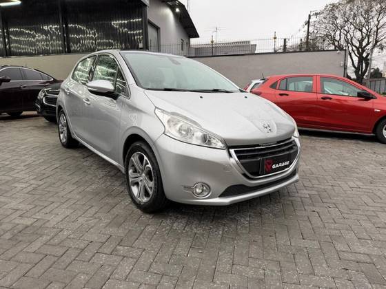 PEUGEOT 208 1.6 GRIFFE 16V FLEX 4P MANUAL PEUGEOT 208 1.6 GRIFFE 16V FLEX 4P MANUAL